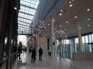 国立美術館で展示された環境をテーマにした現代美術展